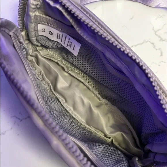 Lulu-Lemon Gray Pouch - Picture 3 of 3